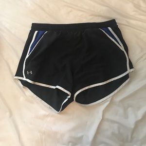Large under armour athletic shorts with pockets